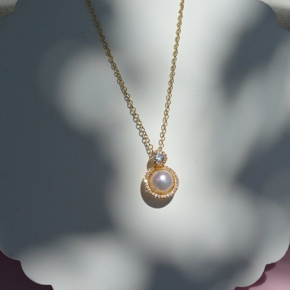 White Pearl Pendant Necklace – 16–18" Gold Chain - Natural Freshwater Pearl